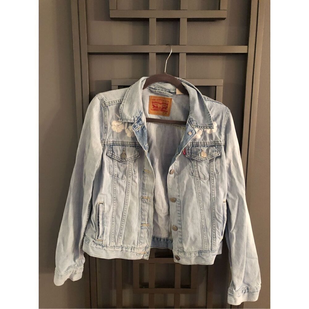 Levi's Light wash embroidered flower jean jacket m￼
